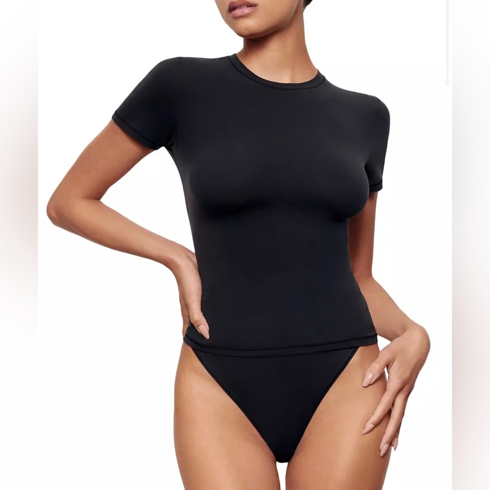 NWT SKIMS Fits Everybody T-Shirt in Onyx